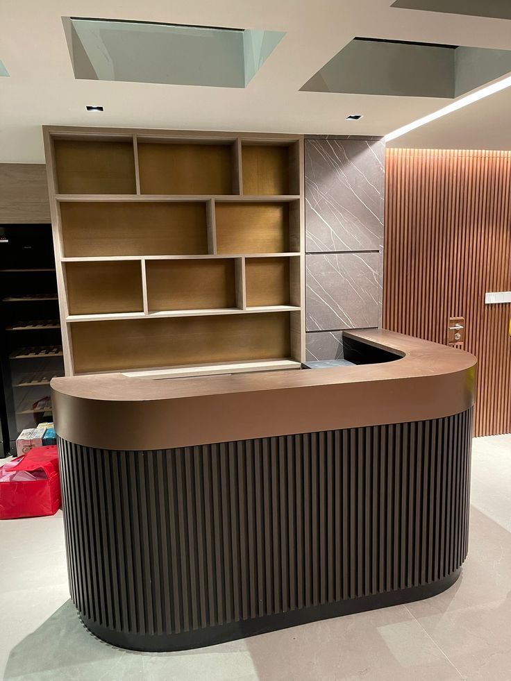 Curved reception with LED